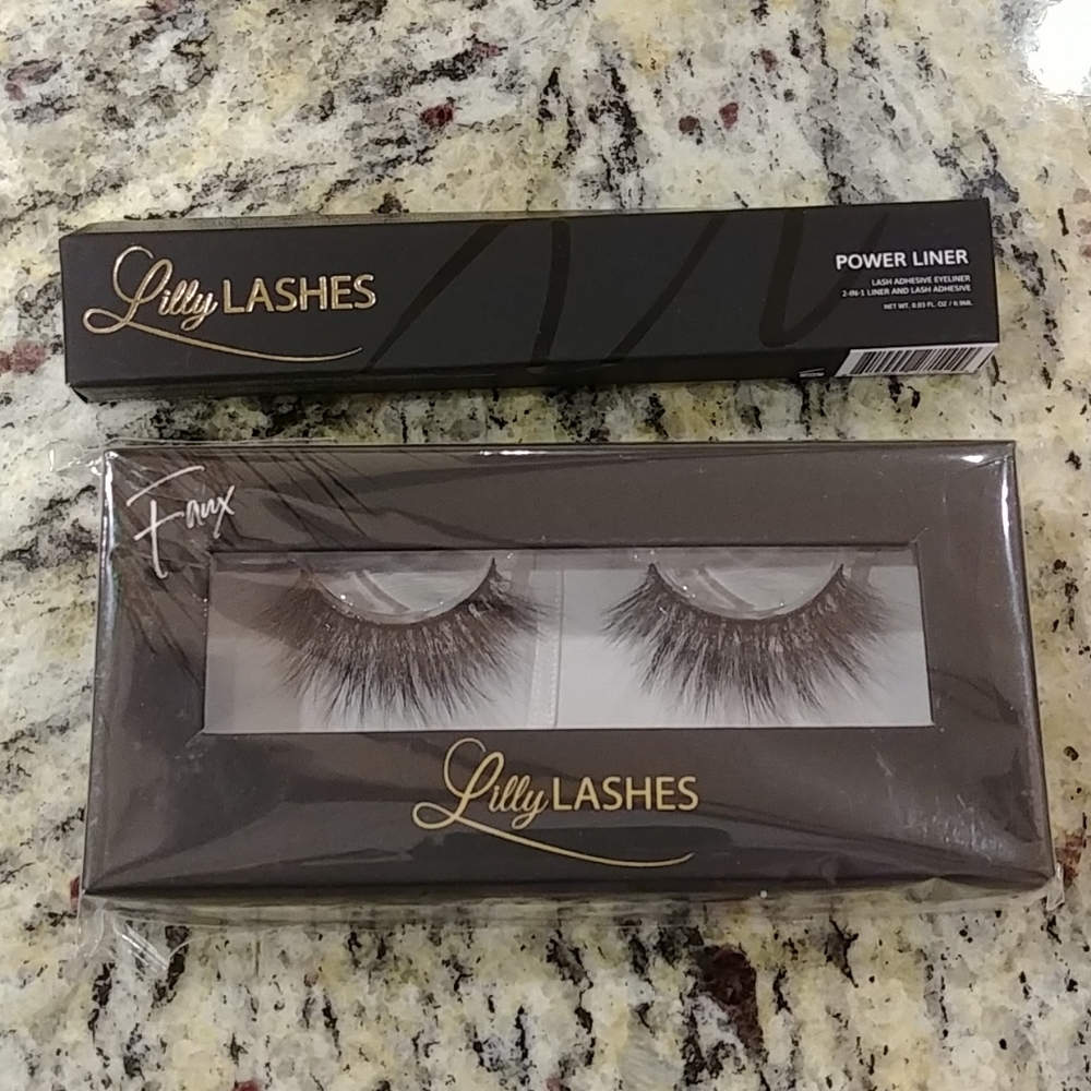 Lashes with adhesive liner